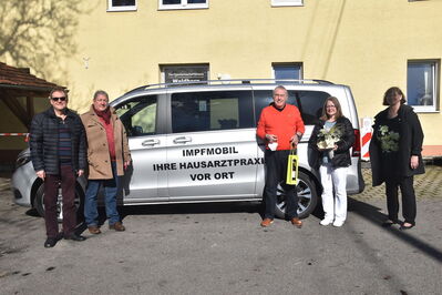 Das Impfmobil von Artur Sfintizky kam nach Lohrbach. Foto: SPD-Mosbach /frh