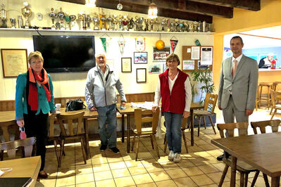 Bürgermeister Rene Friedrich (rechts) begrüßte Dr. Dorothee Schlegel, Gerd Teßmer und Heide Lochmann